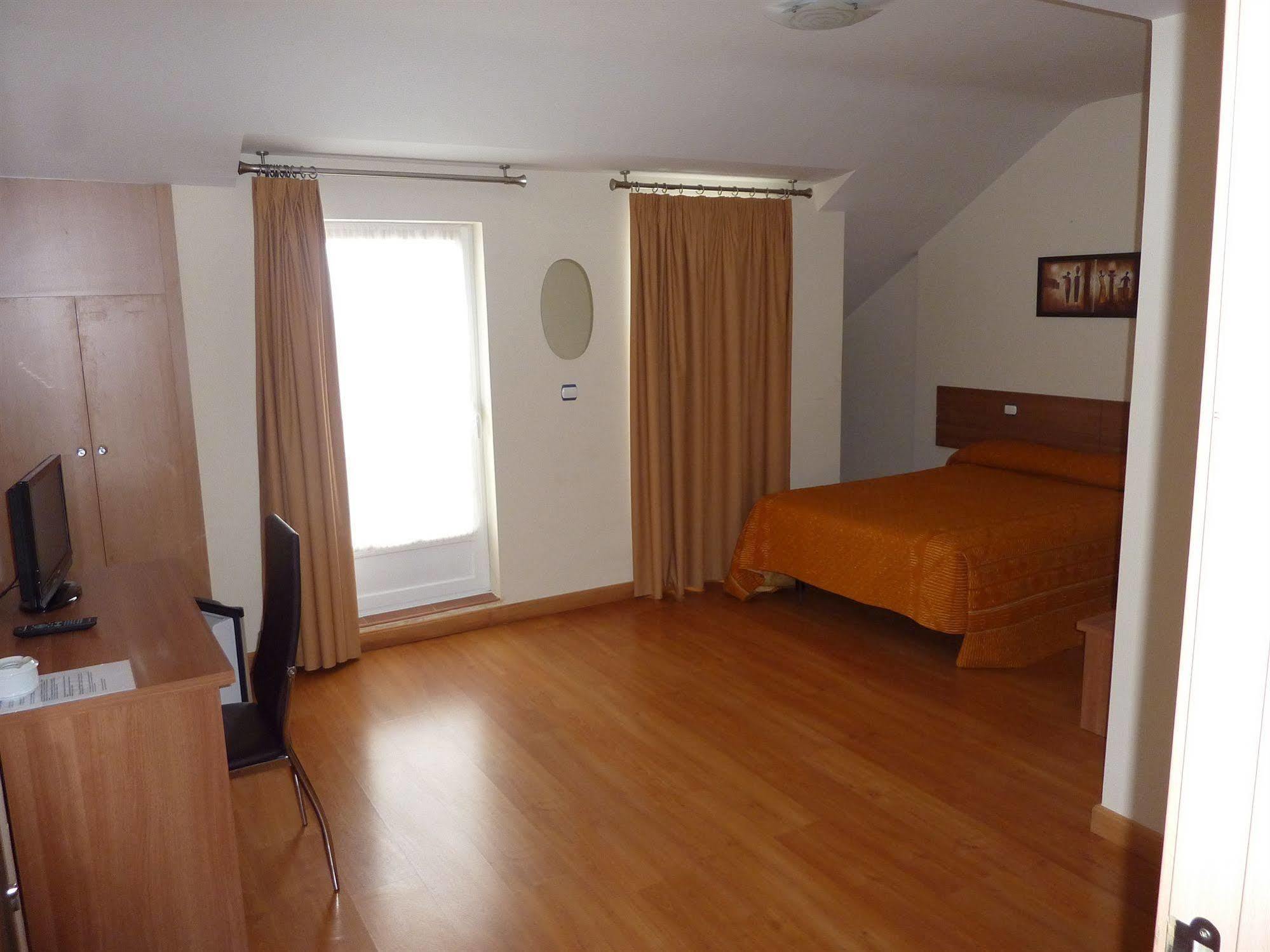 Hostal La Morada La Cistérniga Kültér fotó