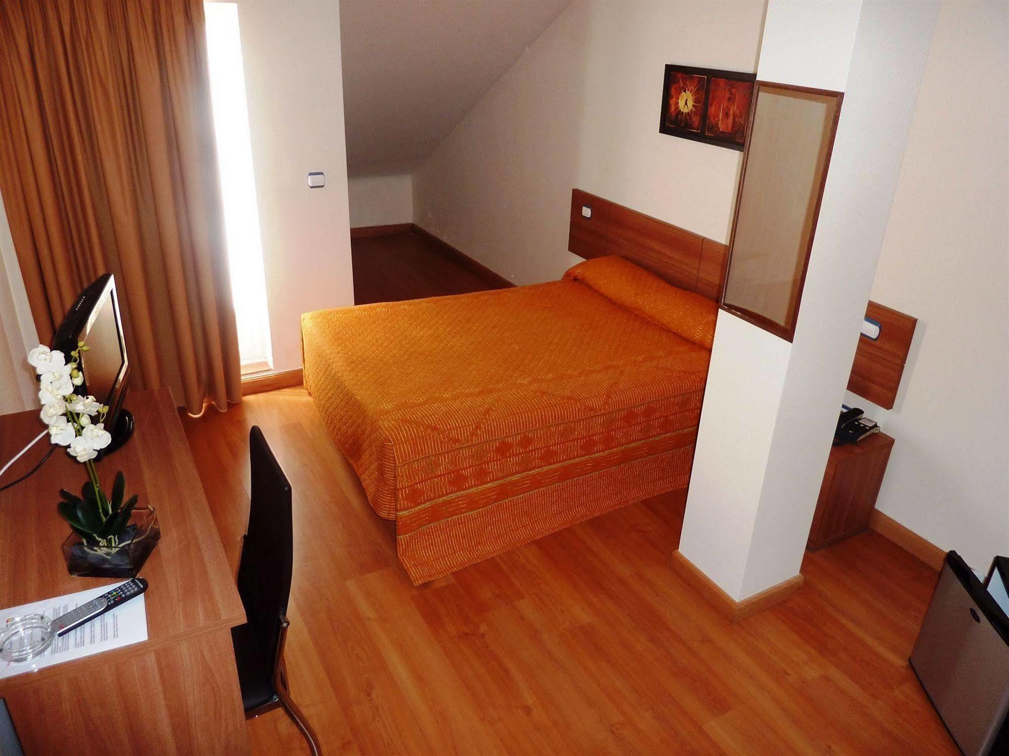 Hostal La Morada La Cistérniga Kültér fotó